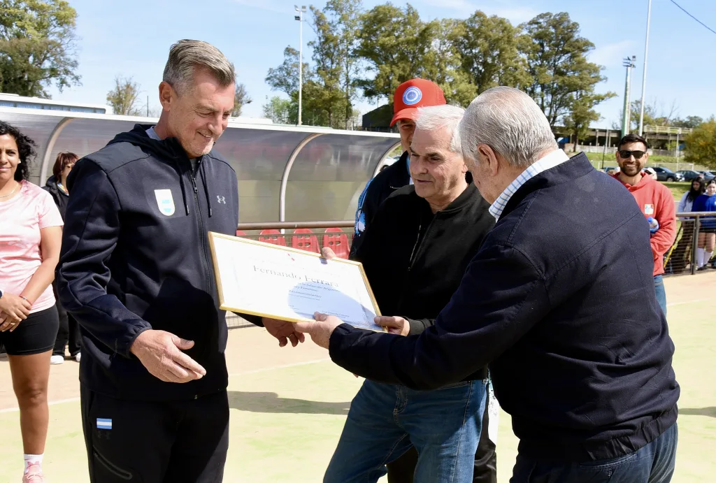 Fernando Ferrara: Una presencia que  dio brillo al hockey del fin de semana