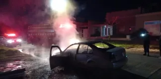 Se incendió un vehículo en Caseros: las perdidas fueron totales