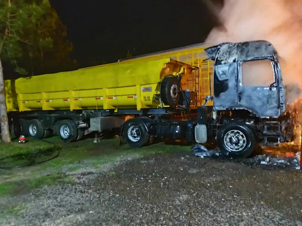 Incendio de un Camión en Ruta Provincial 22
