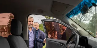 El gobernador entregó vehículos cedidos por Enersa a organismos provinciales y municipios