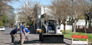 Continúa obra de pavimentación, el bacheo y se suma nueva iluminación