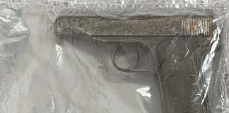 Hallan un arma y cocaína en una escuela: vinculan el hecho a una causa por tentativa de homicidio