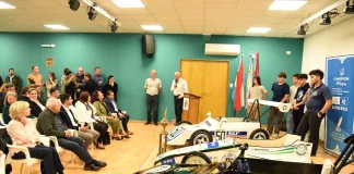 La EET N° 3 presentó los autos para el  Desafío Eco con un homenaje especial