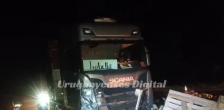 Autovia 14: Se le reventó una rueda, cruzó de carril e impactó con otro camión