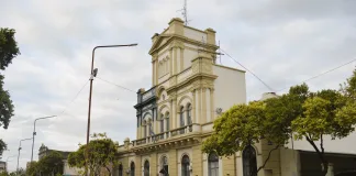 Detienen a una mujer tras protagonizar disturbios y agredir a policías durante un allanamiento