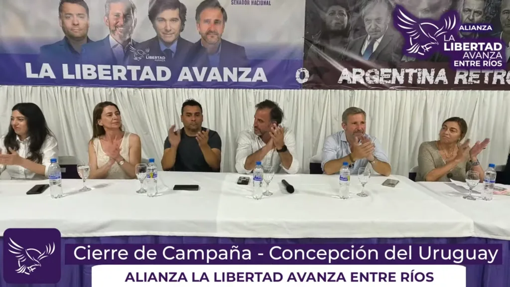 Cierre de campaña de La Libertad Alianza en Concepción del Uruguay junto al gobernador Rogelio Frigerio y los candidatos
