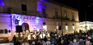 Una noche plena de jazz frente al histórico Colegio Urquiza