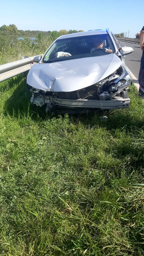 Ruta 12: Un hierro en la ruta provocó un choque en el puente de Arroyo Grande