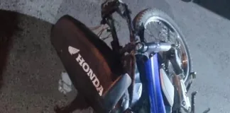 Persecución y choque: detienen a un joven con una moto robada