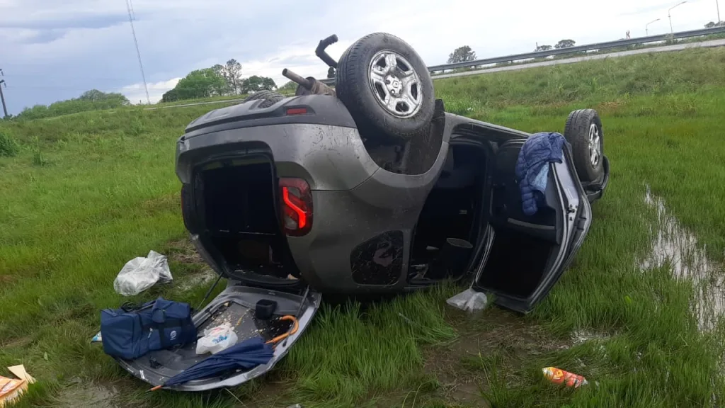 Vuelco en la Autovía 14: una menor fue trasladada al hospital