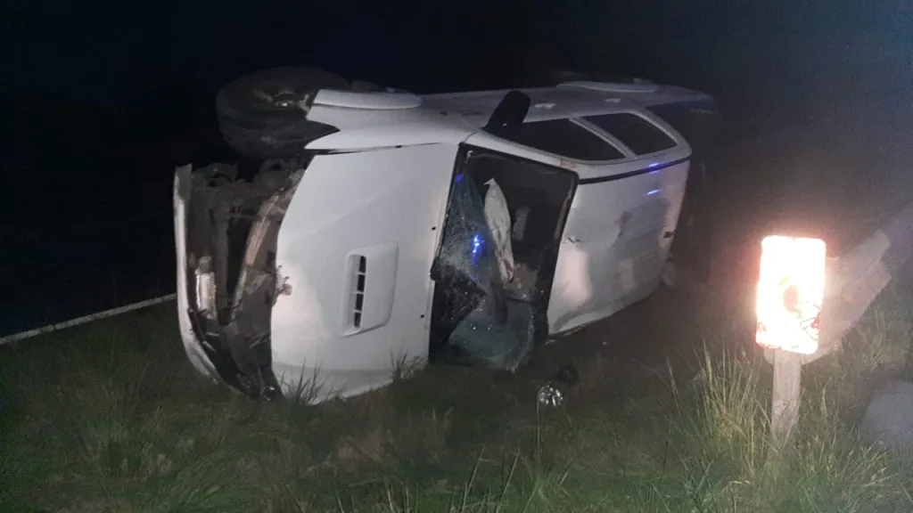 Violento vuelco en la Autovía 12: una camioneta terminó en el cantero central