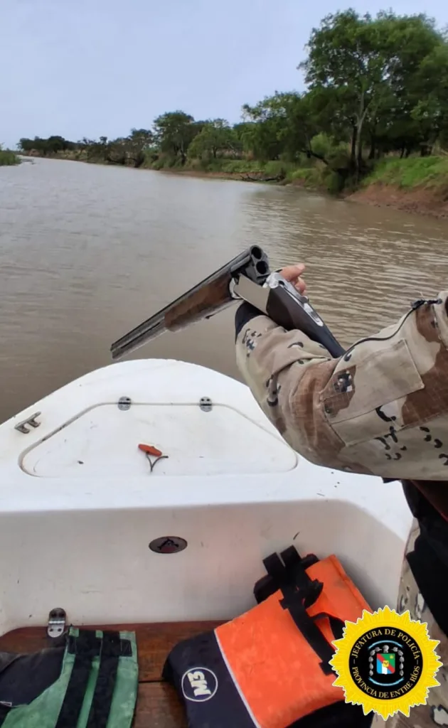 Secuestran un arma de fuego durante operativo en zona de islas del departamento Diamante