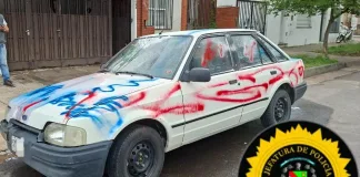 Vandalismo en Boulevard Yrigoyen: un grupo de menores causó daños en una vivienda y un vehículo