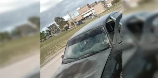 Principio de incendio en un automóvil en zona club engranje