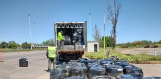 Gendarmería secuestró un gran cargamento ilegal de casi 500 cubiertas