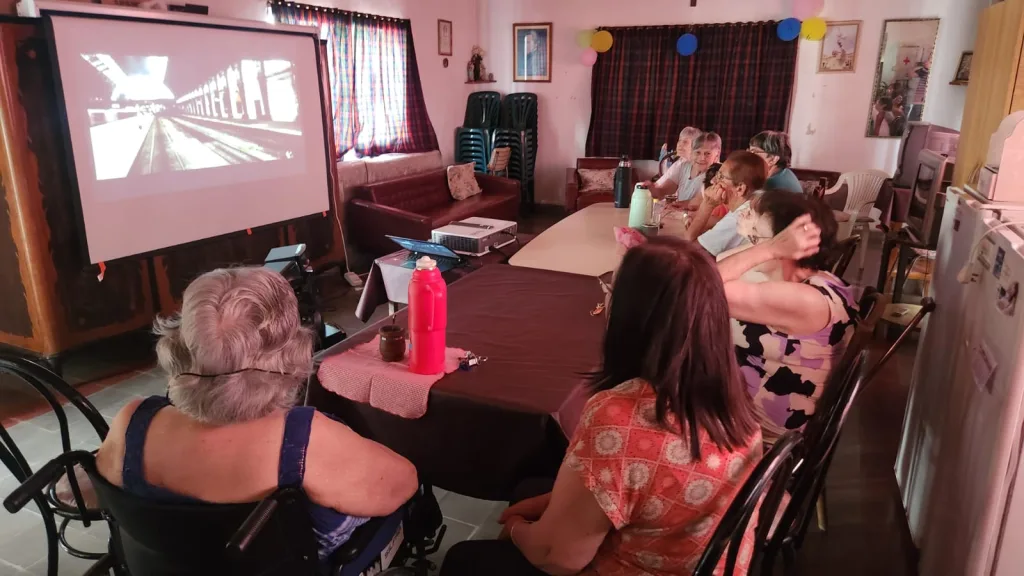 La Municipalidad acercó propuestas culturales a hogares de adultos mayores