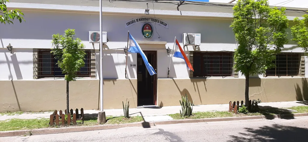 Rescataron a una niña de un año en presunto estado de abandono y su madre terminó detenida tras atacar a una policía