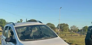 Joven de 20 años chocó su vehículo contra las columnas en la rotonda del Monumento Urquiza