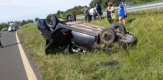 Vuelco en la Autovía 12: un vehículo con cinco ocupantes protagonizó un siniestro vial cerca de Ceibas
