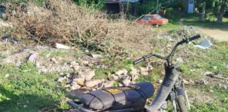 Cayeron durante la huída y dejaron la moto: La policía detectó irregularidades en el rodado