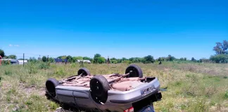 Vuelco en Ruta 39: un conductor fue rescatado por Bomberos tras un violento despiste