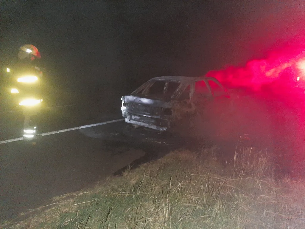 Incendio en plena Autovía 14: un vehículo se prendió fuego durante la madrugada