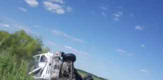 Vuelco de camión en Ruta 14 deja un conductor lesionado