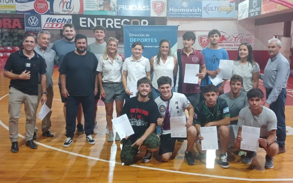 El Municipio entregó nuevos aportes para jóvenes deportistas, pilotos y clubes