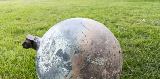 Hallazgo en Victoria: una esfera metálica cayó en un campo de soja