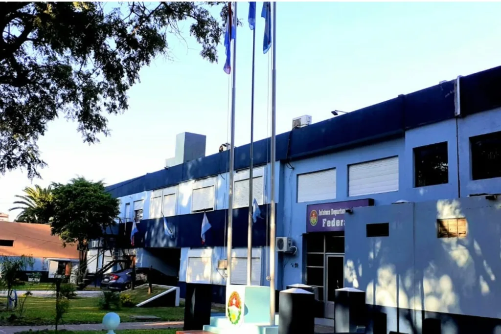 Brutal golpiza a la salida de un pool en Federal: un joven sufrió traumatismo de cráneo