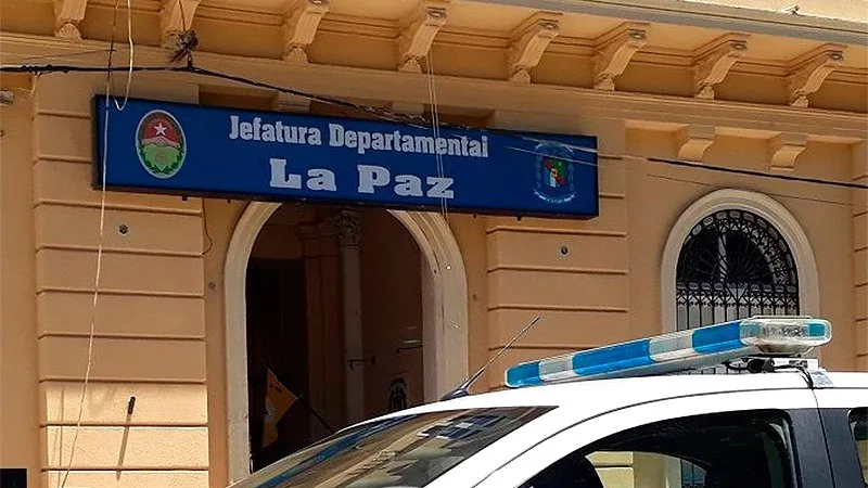 Brutal ataque a una funcionaria policial en «La Paz»: le robaron el arma y el celular