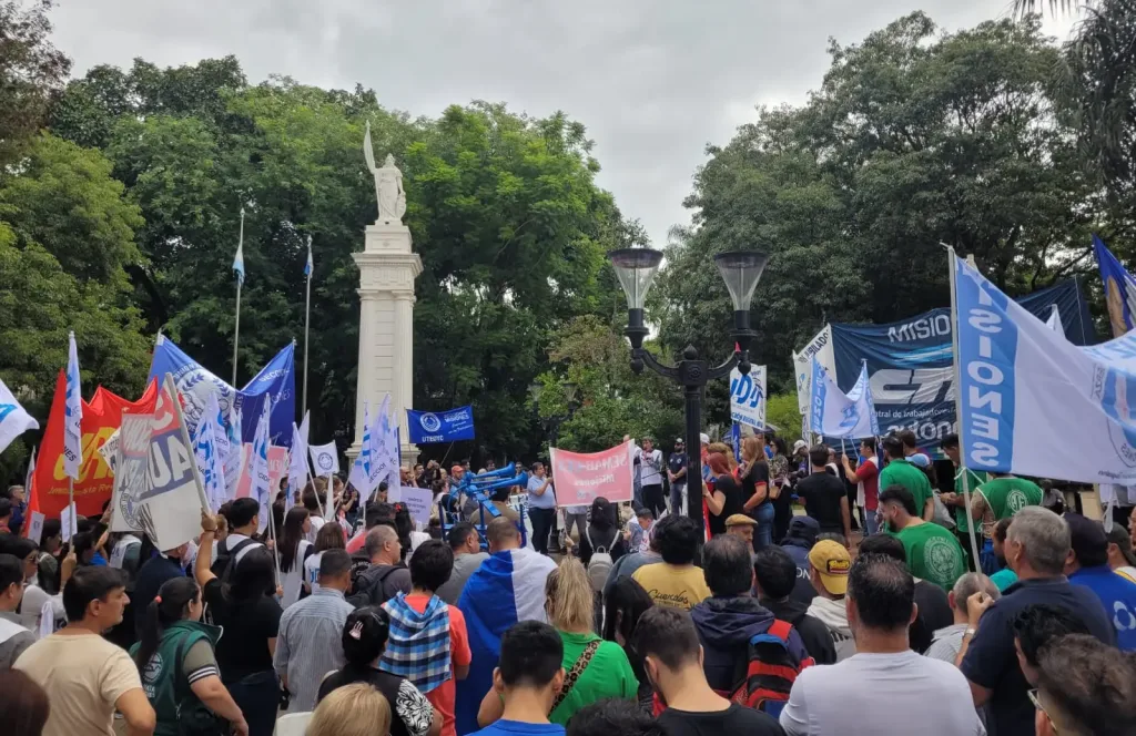 Organizaciones Sindicales y Jubilados Convocan a la Unidad y Movilización Contra las Reformas de Milei