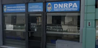 Demoras en el Registro del Automotor de calle Urquiza generan reclamos de vecinos y gestores