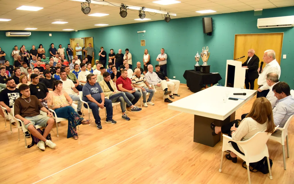 Presentaron en Concepción del Uruguay la Copa Entre Ríos de fútbol