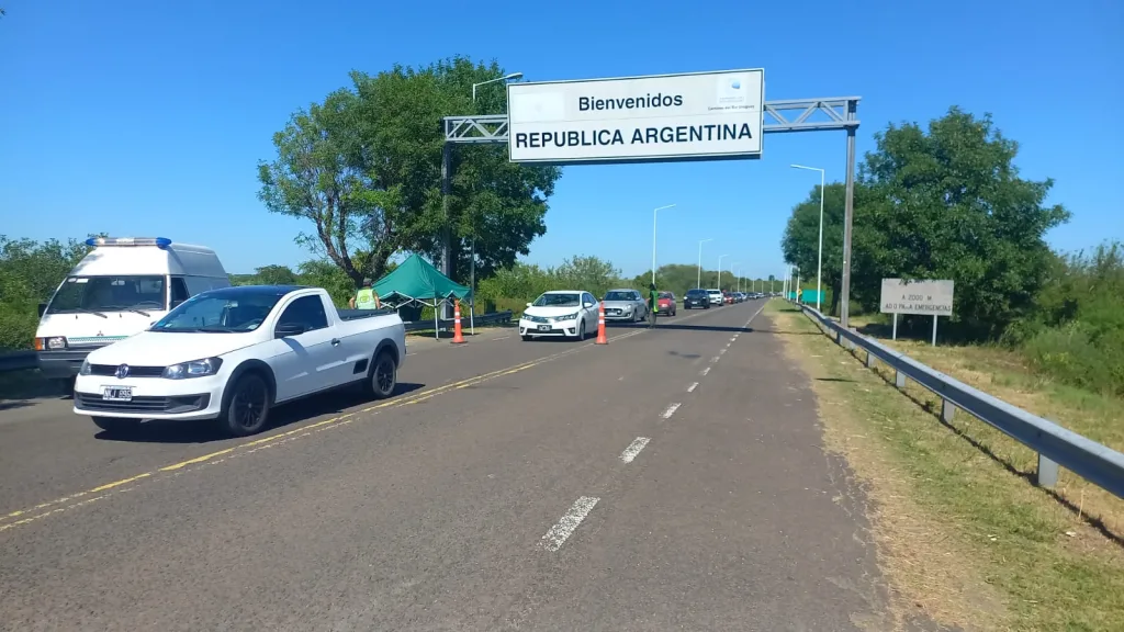Gendarmería Nacional y el Municipio de Colón coordinan acciones para mejorar la circulación en el cruce fronterizo
