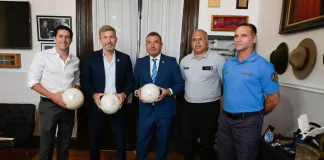 El Servicio Penitenciario presentó la pelota Torreón confeccionada en unidades penales