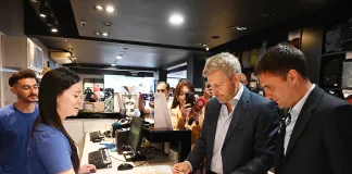 Sidecreer lanzó su nueva tarjeta con un sistema renovado y una red de terminales de pagos y cobros propia