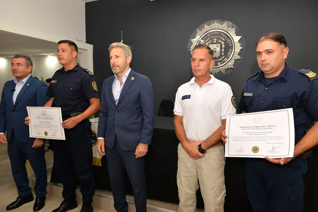 Reconocimiento a policías de Entre Ríos por su labor en hechos de público conocimiento