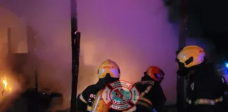 Devastador incendio consumió una vivienda precaria en la madrugada