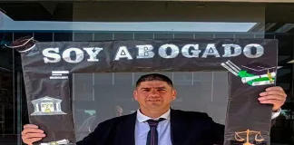 Es Policía y, con mucho esfuerzo, se recibió de abogado