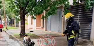 Principio de incendio en una motocicleta