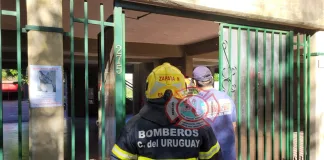 Principio de incendio en un departamento frente al cuartel de Bomberos