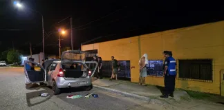 Intentó evadir un operativo y llevaba un arma de fuego en su vehículo