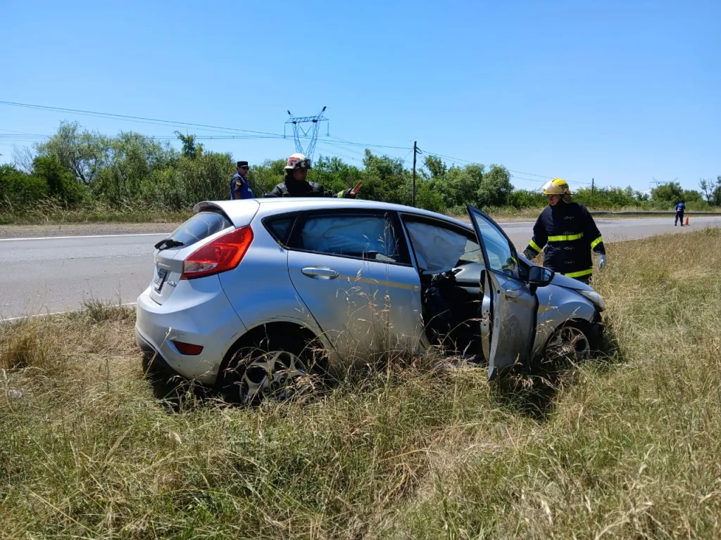 Un vehículo impactó contra el guardarraíl en el kilómetro 141 de la ruta 12