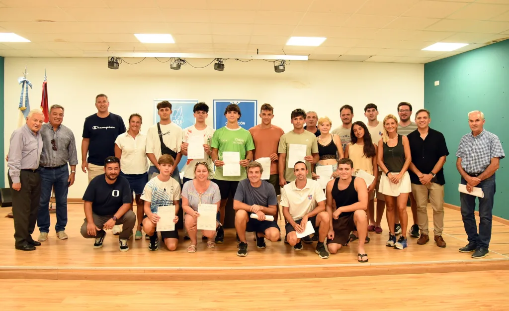 El Municipio entregó el último aporte  del año a deportistas uruguayenses