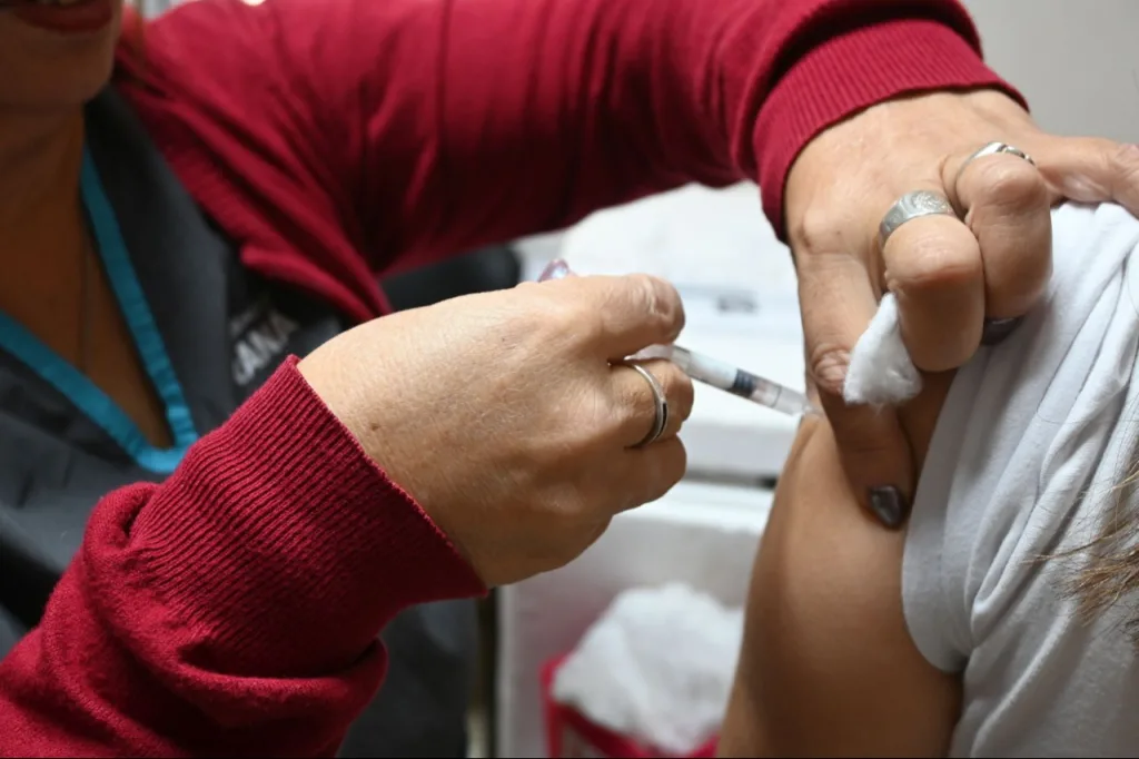 La ciudad expuso sus programas de vacunación escolar