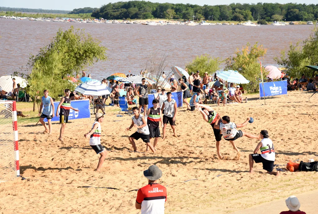 El beach handball brilló en la Playa Olímpica de la Isla del Puerto
