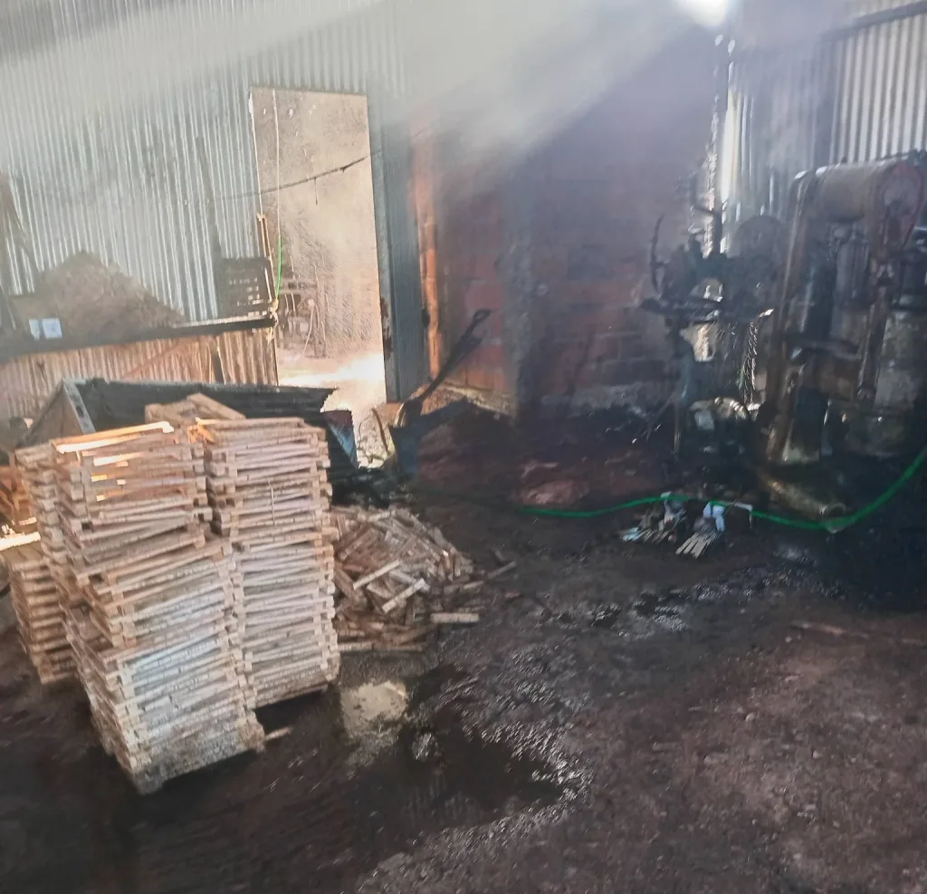 Incendio en un aserradero de San Justo