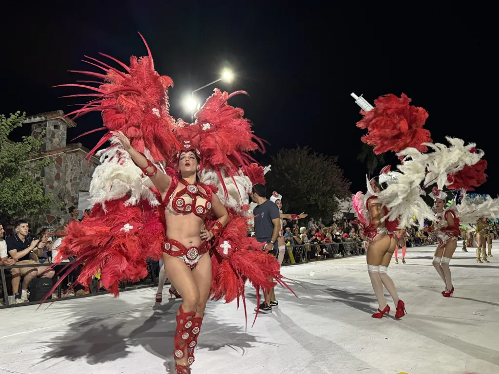 Caseros: tercera noche de carnaval con Comparsas Mi Ilusión y Mayita