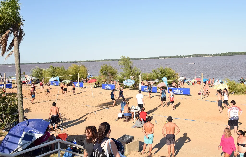 Con la presencia de Mario Moccia, continúa este sábado la Playa Olímpica en la Isla del Puerto
